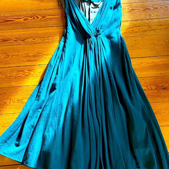 Beautiful dress. Accessories included. Size S - Picture 3 of 3